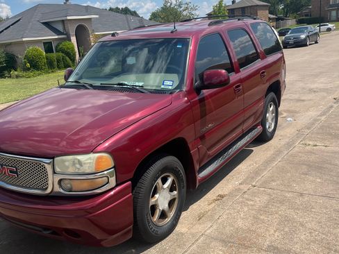 Used 2004 GMC Yukon Denali image 2