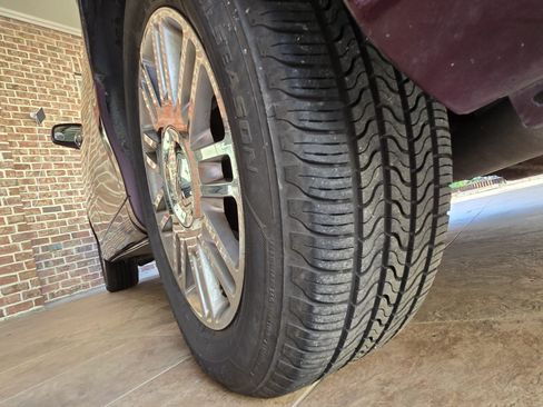 Used 2006 Lincoln Town Car Signature Limited image 16