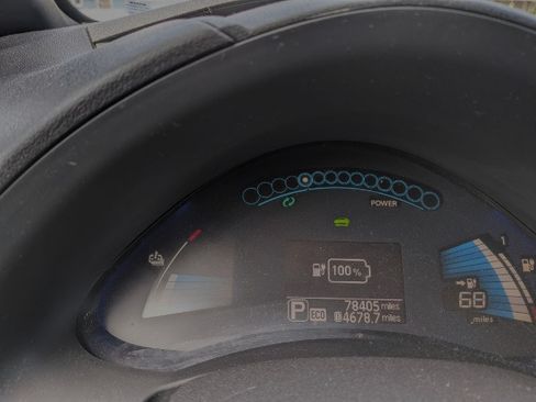 Used 2013 Nissan Leaf SL w/ Premium Pkg FWD image 1