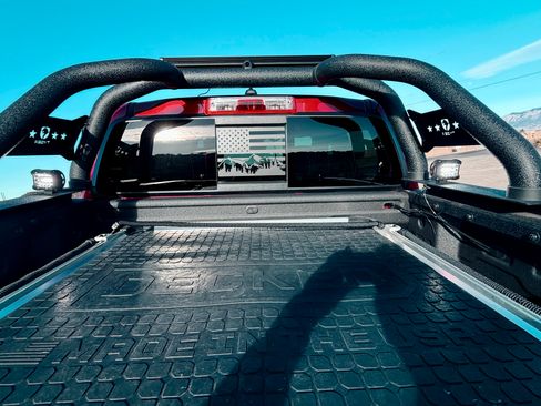 Used 2025 GMC Canyon Denali image 13