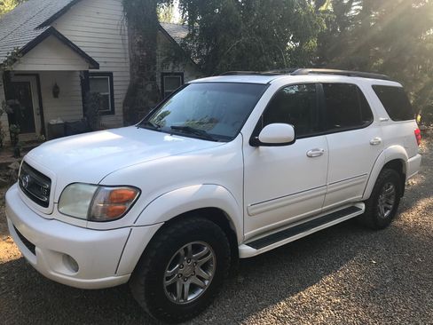 Used 2003 Toyota Sequoia Limited image 1