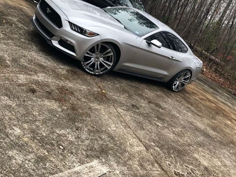 Used 2015 Ford Mustang Coupe image 2