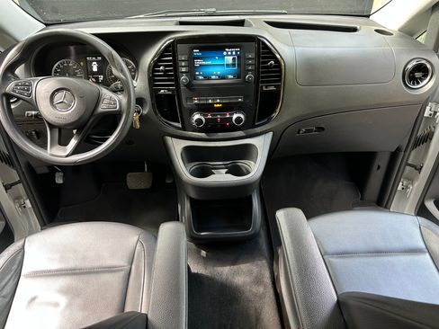 Used 2022 Mercedes-Benz Metris Passenger image 9