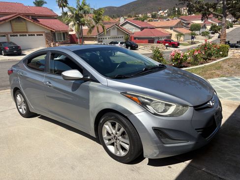 Used 2015 Hyundai Elantra SE FWD image 14