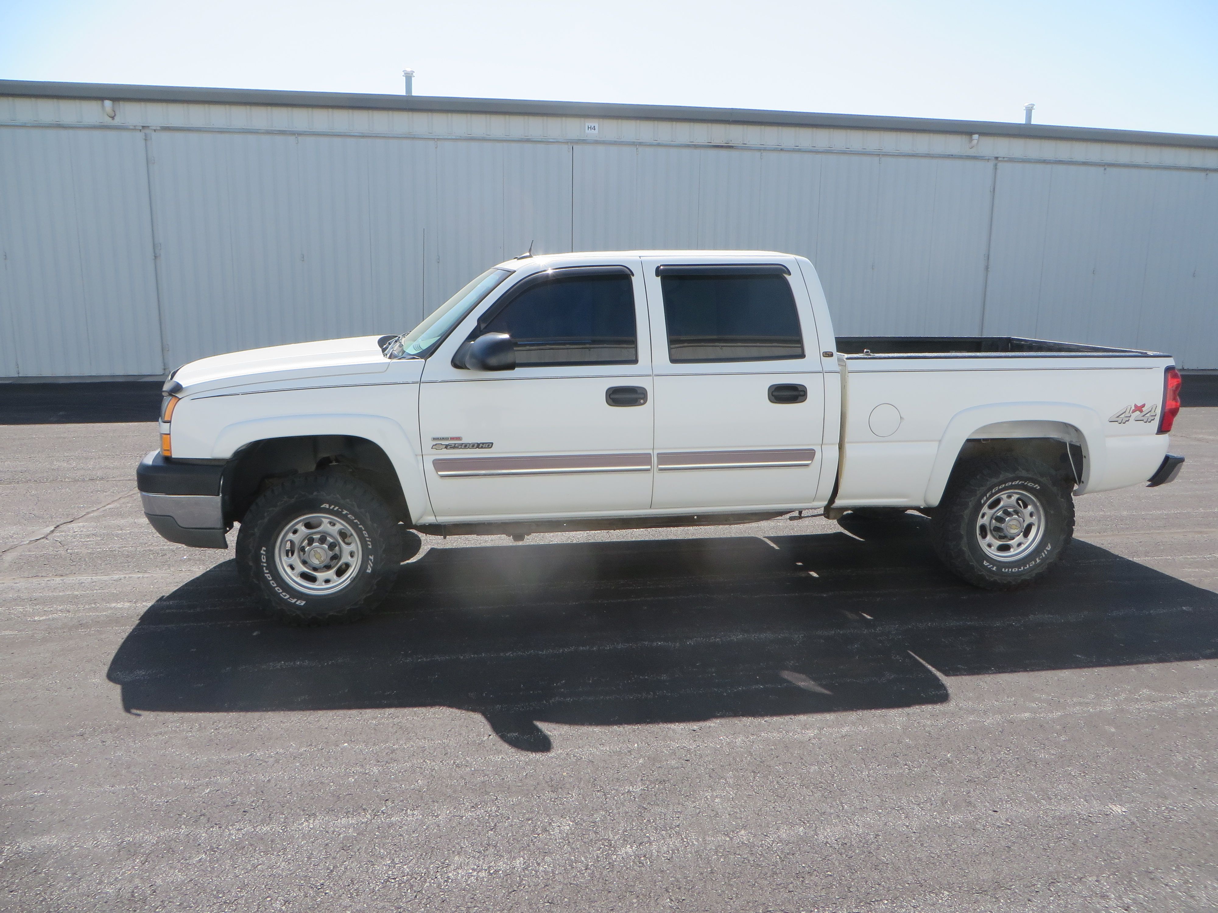 Used 2005 Chevrolet Silverado 2500 LT w/ Heavy-Duty Power Package AWD/4WD image 9