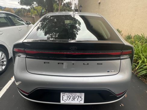 Used 2025 Toyota Prius XLE image 6