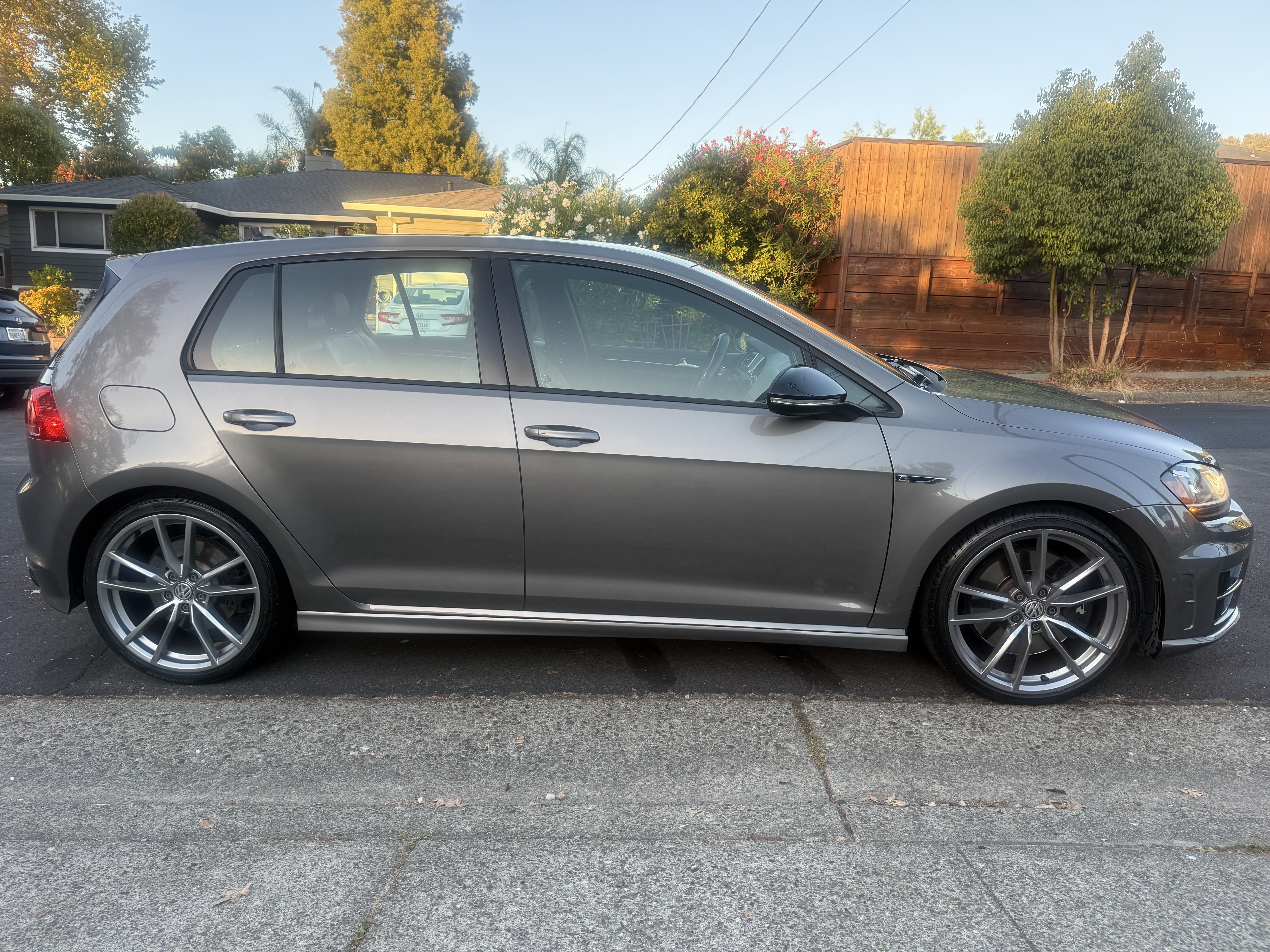 Used 2017 Volkswagen Golf 4-Door AWD/4WD image 9