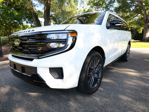 Used 2025 Ford Expedition Max Platinum w/ Stealth Performance Package AWD/4WD image 30
