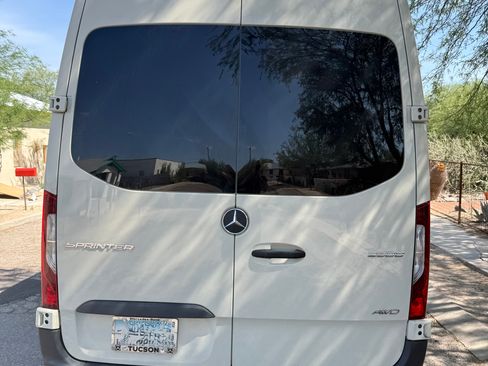 Used 2024 Mercedes-Benz Sprinter 2500 image 5