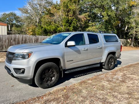 Used 2017 Chevrolet Colorado W/T w/ WT Convenience Package image 2