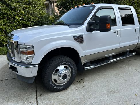 Used 2010 Ford F350 Lariat image 9