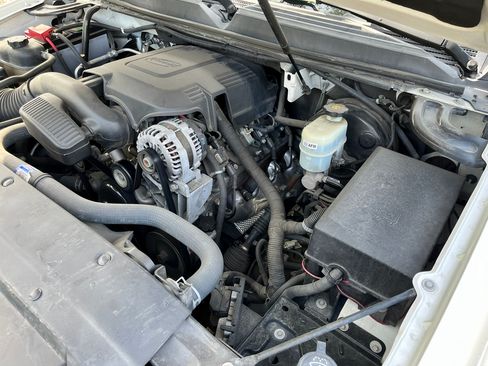 Used 2010 Chevrolet Suburban LTZ image 14