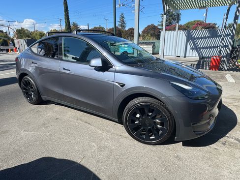 Used 2023 Tesla Model Y Long Range AWD/4WD image 4