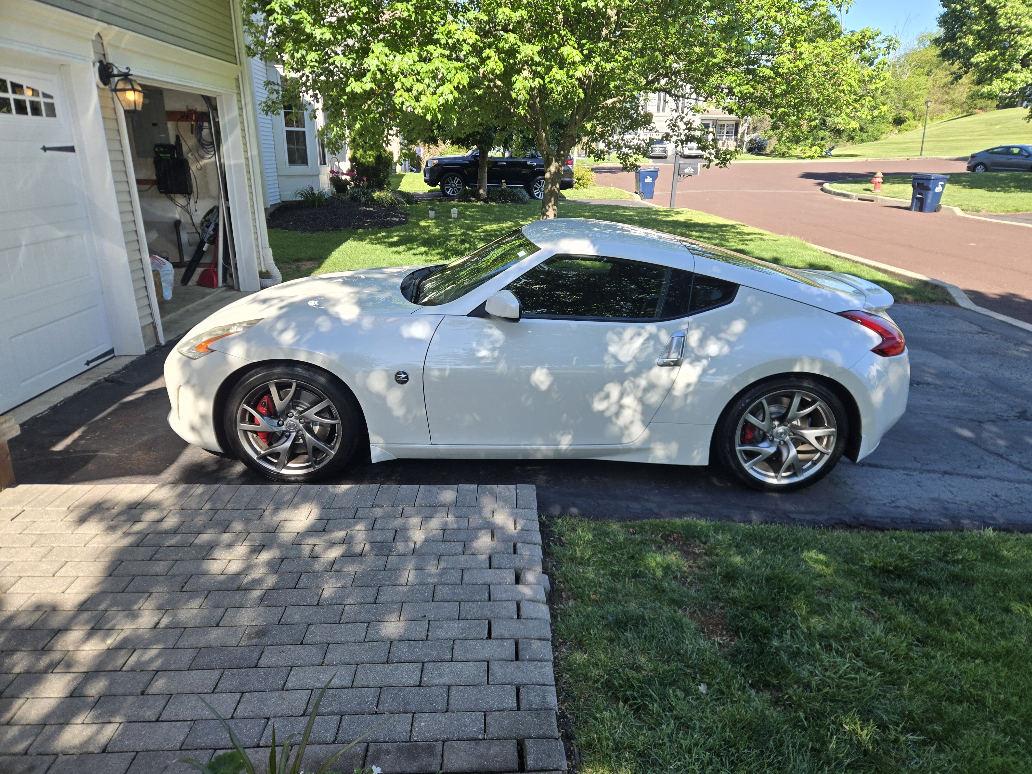 Used 2016 Nissan 370Z Coupe RWD image 11