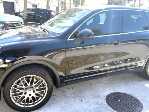 Used 2013 Porsche Cayenne Diesel image 2