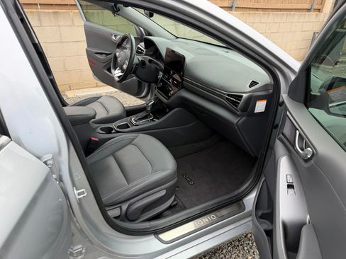 Used 2022 Hyundai Ioniq Limited FWD image 13
