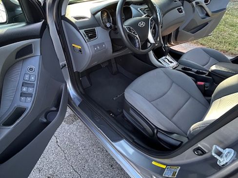 Used 2012 Hyundai Elantra GLS w/ Preferred Pkg 3 image 6