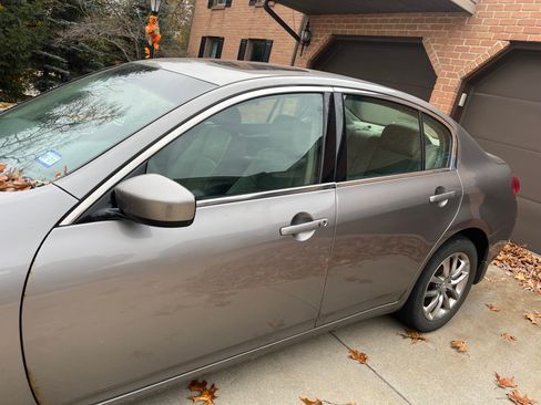 Used 2009 INFINITI G37 37x Sedan 4D w/ Premium Pkg image 4