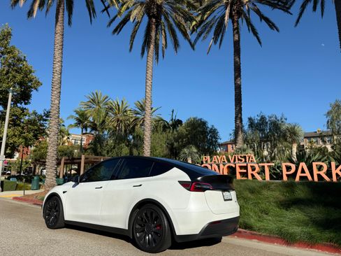 Used 2023 Tesla Model Y Performance AWD/4WD image 4