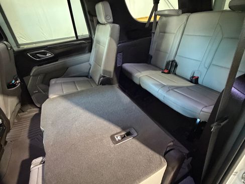 Used 2022 GMC Yukon XL SLT w/ SLT Premium Package AWD/4WD image 11