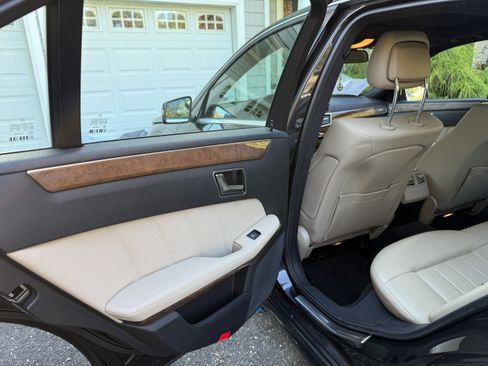 Used 2013 Mercedes-Benz E 350 4MATIC Sedan image 11