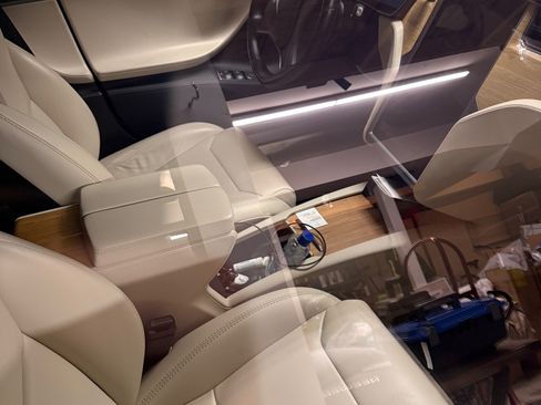 Used 2019 Tesla Model S 75D image 4