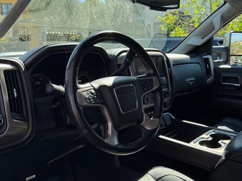 Used 2018 GMC Sierra 2500 Denali w/ Duramax Plus Package image 4