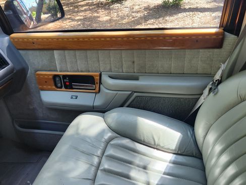 Used 1994 GMC Suburban 2500 image 30