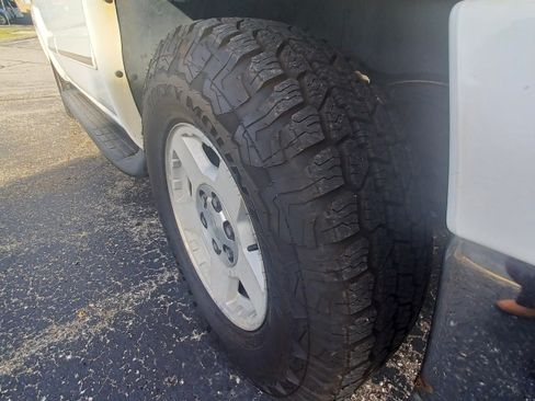 Used 2004 Chevrolet Suburban LT w/ Preferred Equipment Group image 13