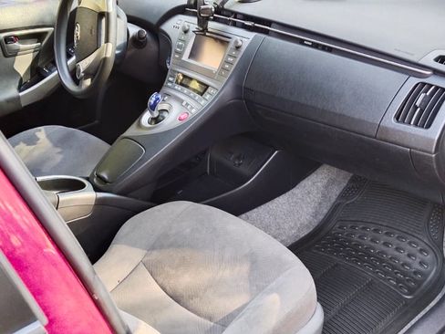 Used 2015 Toyota Prius Two image 10