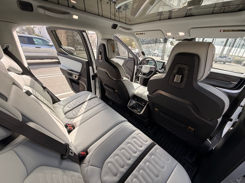 Used 2022 Rivian R1T Launch Edition image 23