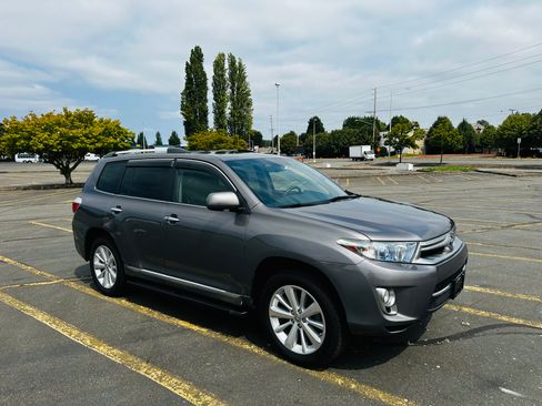 Used 2013 Toyota Highlander Limited AWD/4WD image 8