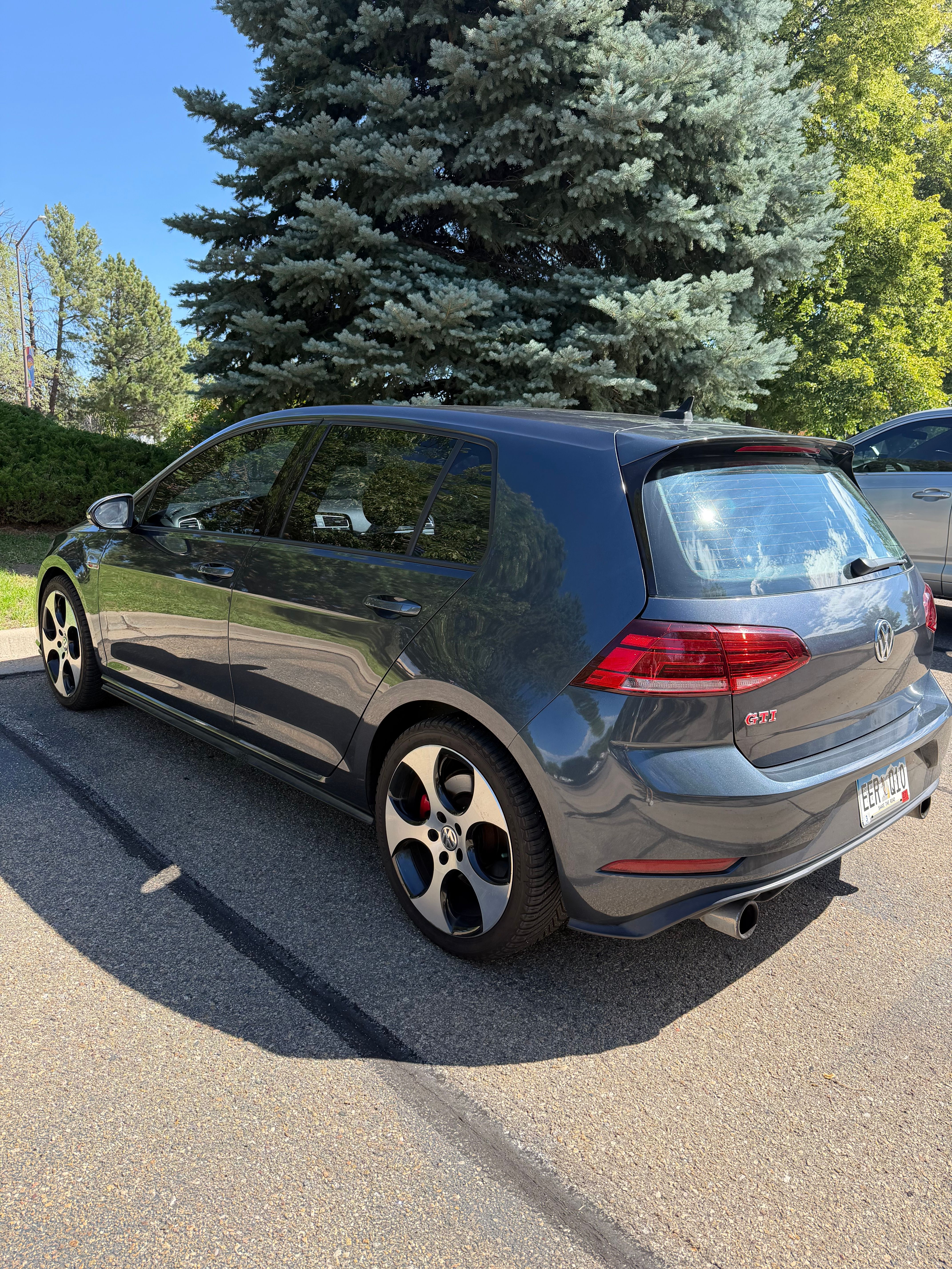 Used 2018 Volkswagen GTI SE FWD image 14