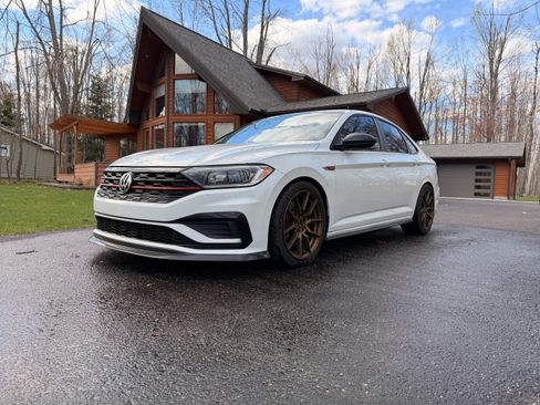 Used 2019 Volkswagen Jetta GLI FWD image 4
