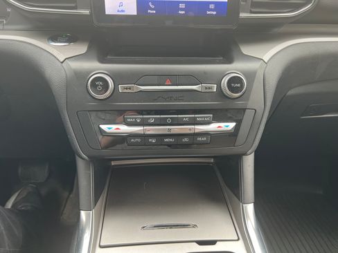 Used 2020 Ford Explorer XLT w/ Equipment Group 202A AWD/4WD image 4