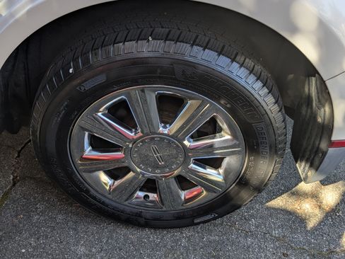 Used 2007 Lincoln MKX AWD image 17