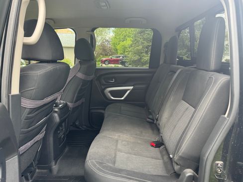 Used 2018 Nissan Titan SV w/ SV Convenience Package AWD/4WD image 5