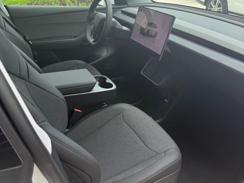 Used 2026 Tesla Model Y 2WD image 11