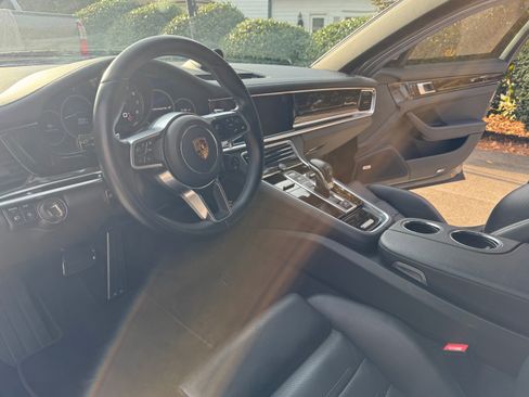Used 2020 Porsche Panamera 4 image 4
