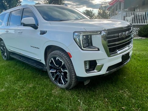 Used 2023 GMC Yukon XL SLT w/ SLT Premium Package AWD/4WD image 5