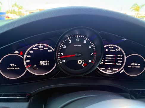 Used 2023 Porsche Cayenne Platinum Edition image 2