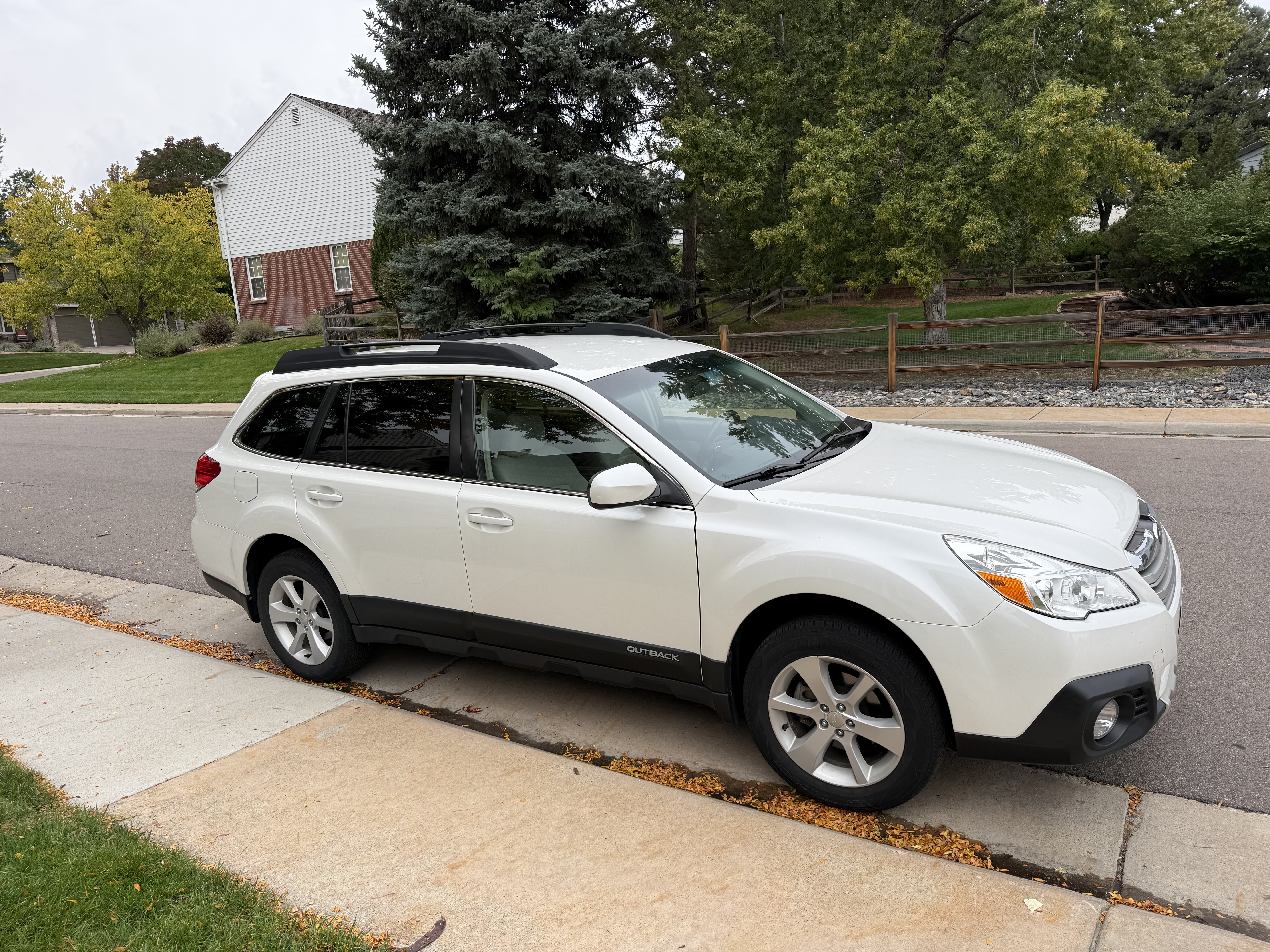 Used 2014 Subaru Outback 2.5i Premium w/ Popular Package #1B AWD/4WD image 2