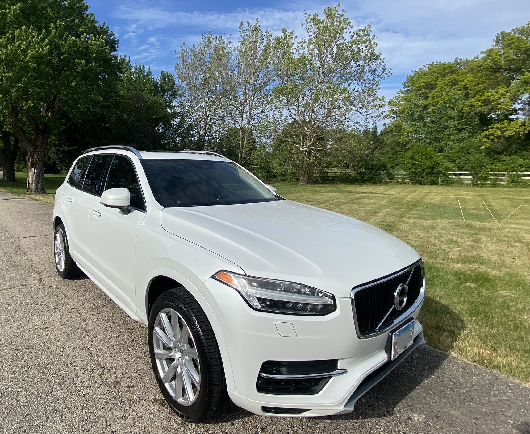 Used 2016 Volvo XC90 T8 Momentum w/ Vision Package AWD/4WD image 4