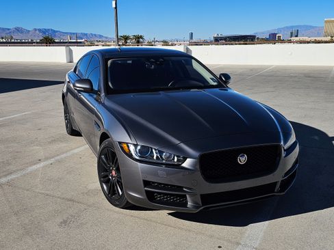 Used 2019 Jaguar XE Prestige image 5