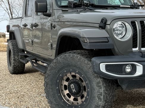Used 2020 Jeep Gladiator Overland image 11