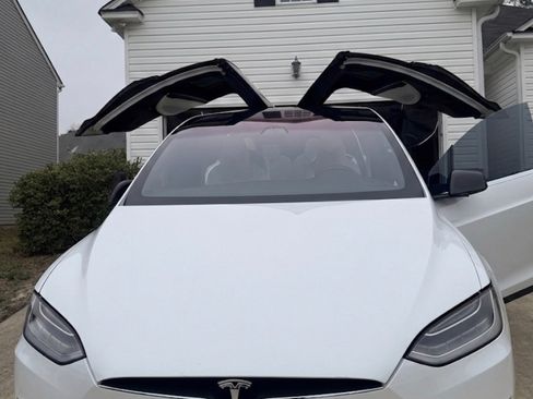 Used 2018 Tesla Model X P100D image 12