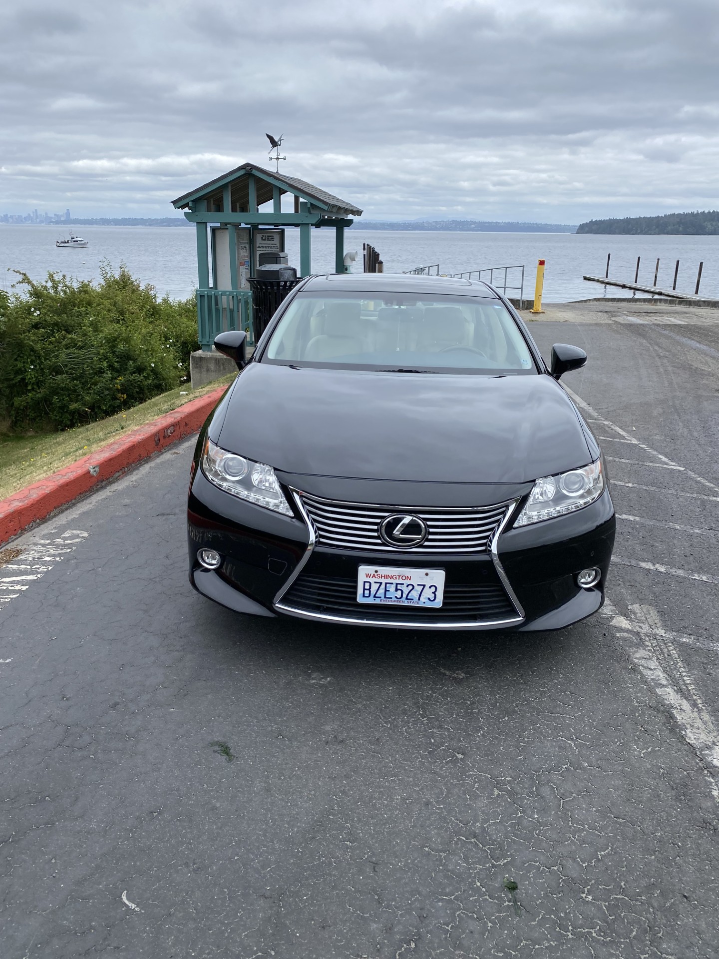 Used 2014 Lexus ES 350 w/ Luxury Package FWD image 4