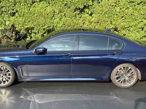 Used 2022 BMW 750i xDrive w/ Luxury Rear Seating Package AWD/4WD image 8