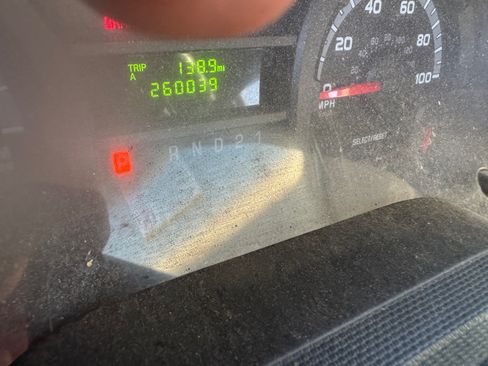 Used 2009 Ford E-150 and Econoline 150 Van 3D image 9