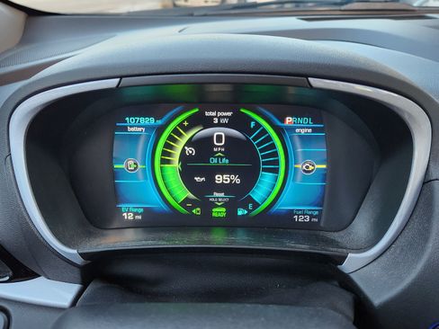 Used 2017 Chevrolet Volt LT w/ Comfort Package image 10